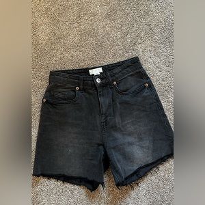 Brand: H&M Size: 4 ( Runs Small around waist)